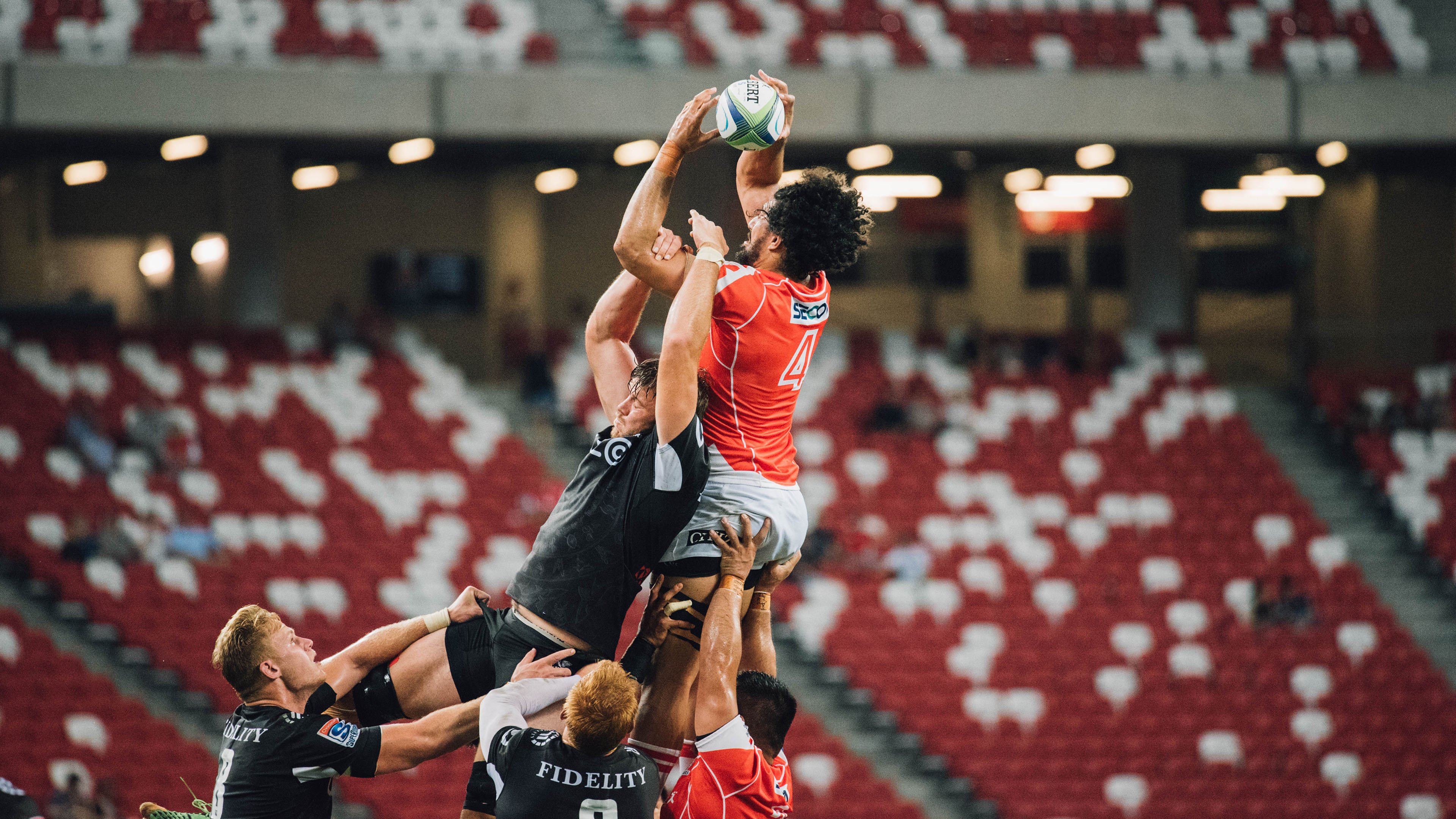 地铁站“走楼梯上站台挑战日” 乘客自愿放弃扶梯
